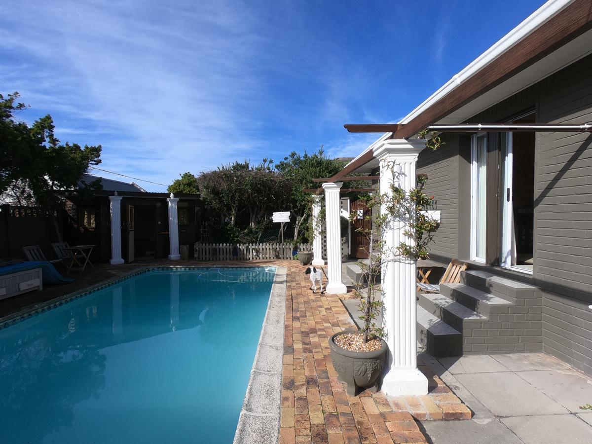 Leo'S Den Bed and Breakfast Fish Hoek Exteriör bild